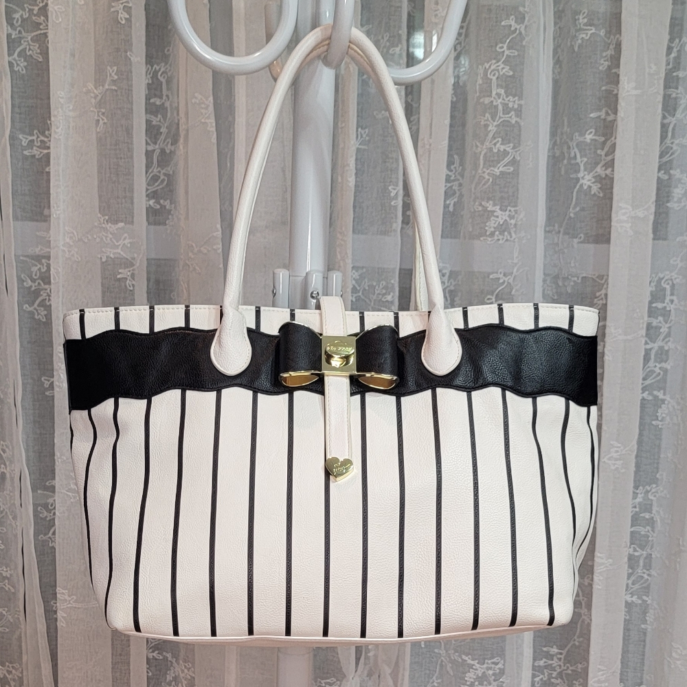BETSY JOHNSON black and white tote. Very good used condition.